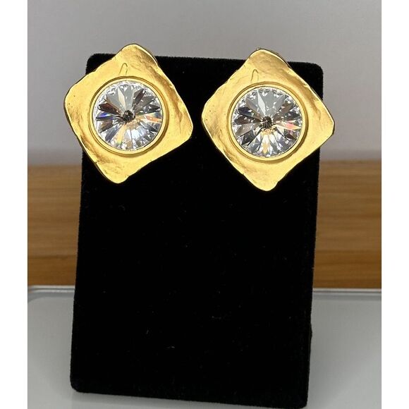 Jewelry - BOLD 80'S‎ COUTURE GOLD TONED & LARGE RIVOLI CRYSTAL STONE CLIP ON EARRINGS